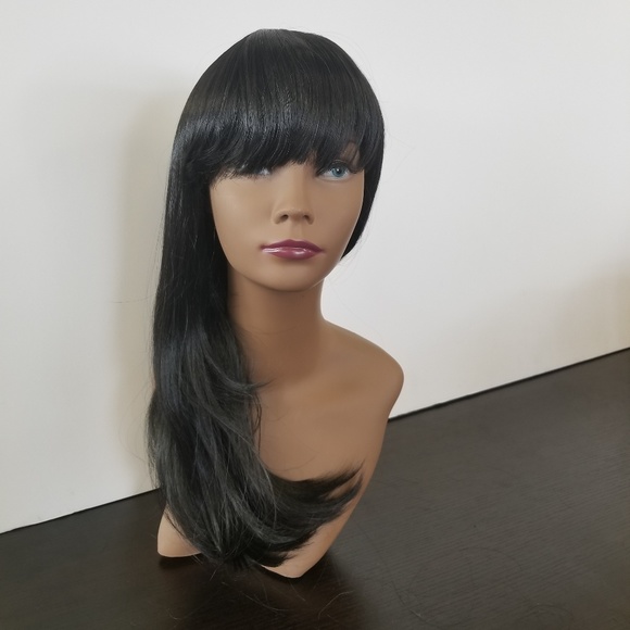 Black sleek synthetic wig with bangs - Picture 6 of 6